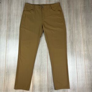 Vuori Men's Chinos in Brown